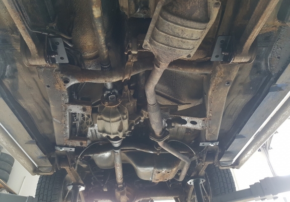 Steel transfer case skid plate for Suzuki Jimny