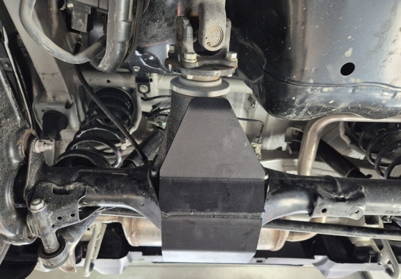 Steel differential skid plate for Suzuki Jimny