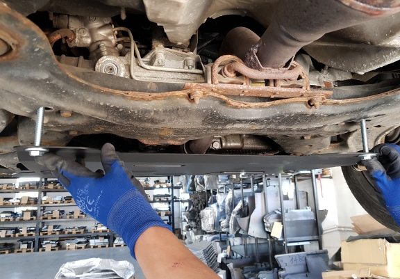 Aluminum skid plate for Skoda Octavia