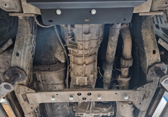 Aluminum gearbox skid plate for Nissan Pathfinder
