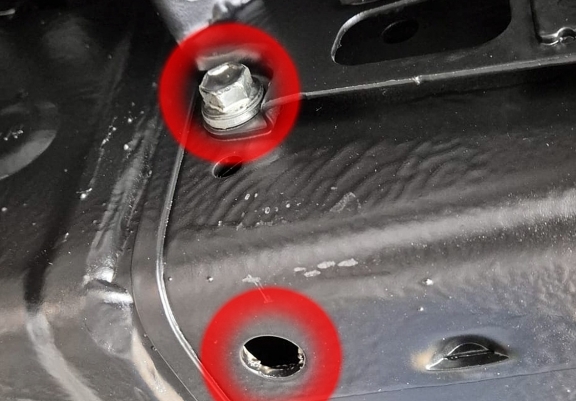 Steel transfer case skid plate for Toyota Hilux