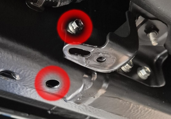 Steel transfer case skid plate for Toyota Hilux