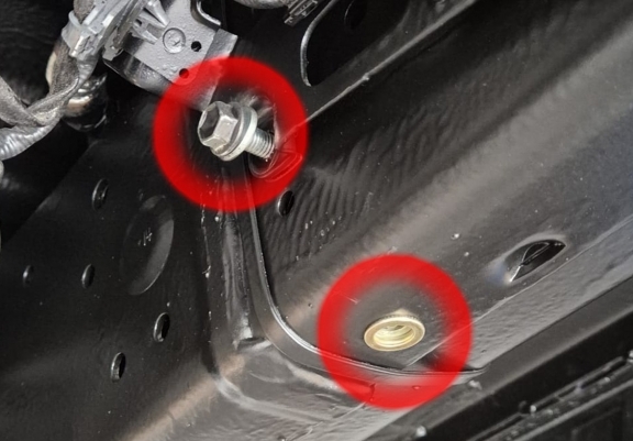 Steel transfer case skid plate for Toyota Hilux