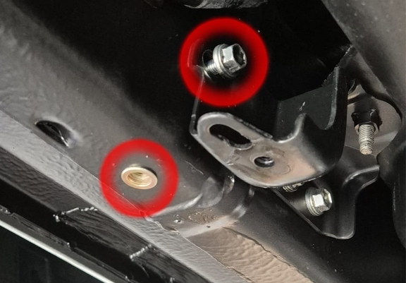 Steel transfer case skid plate for Toyota Hilux